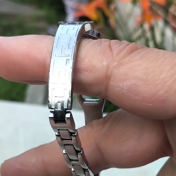 Ladies Tommy Hilfiger watch - Picture 5 of 8